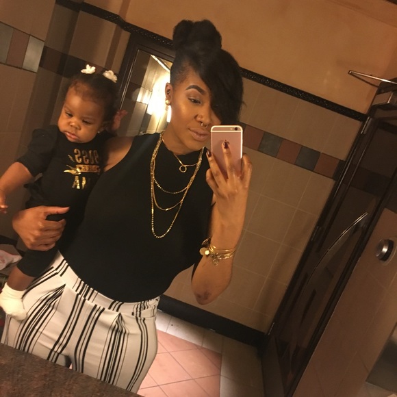 Meet Your Posher(s) 🌸 - Picture 1 of 3